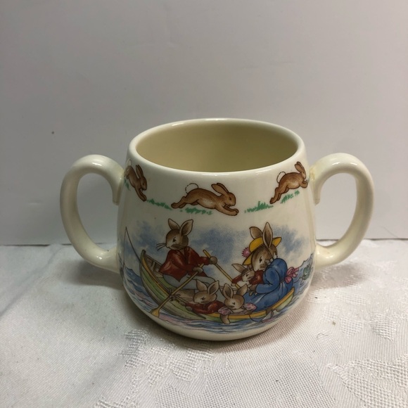 Vintage Bunnykins 2 Handled Mug family in boat and bunny in rain with crab - Picture 10 of 12